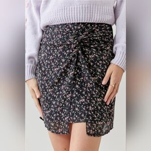 francesca's Clara Floral Wrap Front Boho Romantic Fluence Mini Skirt Size M
